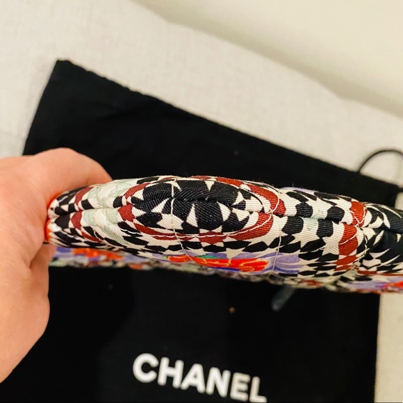 SOLD 🌟Chanel Limited Edition Dubai Cruise Clutch - Picture 4 of 15